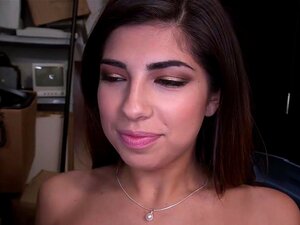 Une sexy amateur se fait remplir le visage de sperme, Ava Taylor est