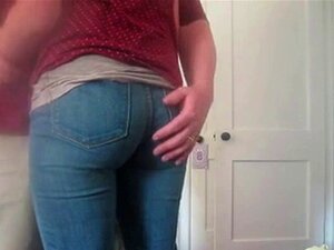Jeans Cul se fait tripoter. pelotage