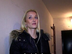 Miriam - PublicAgent, j’ai vu cette belle femme blonde attendre son