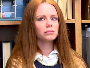 Voleuse rousse mignonne avec de gros tétons baise pour la liberté -