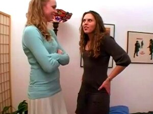 Quand les garçons sont absents, ces filles jouent. Anna et ses amies