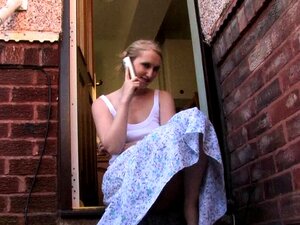 Roxy rousses se masturbent sous la jupe et BBW amateur en voyeur