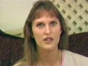 Petite brune mignonne baisée pour la première fois par Ed Powers.