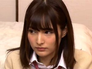 Une jolie tarte japonaise à la poitrine plate aime s'amuser avec des