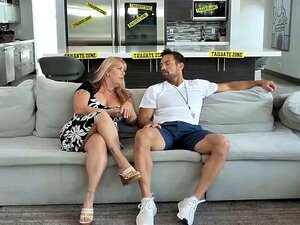 Le beau-père contrarié se joint à une action lesbienne sous la