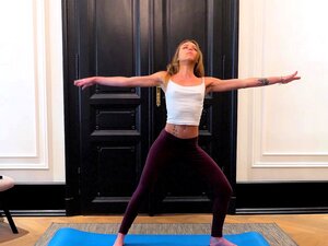 Maigre Ange Française De Yoga Emily