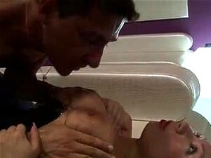 Belle-mère italienne à gros seins, j'aimerais baiser - Club Wench