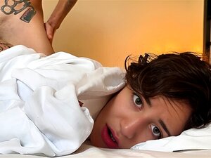 Beau-Fils Partageant le lit avec sa Belle-mère - Détails choquants