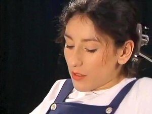 La timide écolière turque Sibel Kekilli se fait raser et baiser