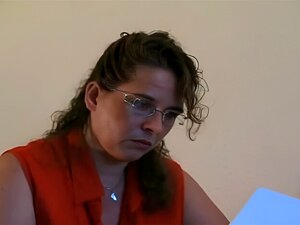 Grosse et belle femme allemande se fait défoncer le cul et remplir de