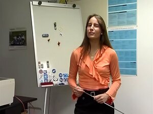 petites mignonnes se doigtant leurs chattes déshabillées devant la