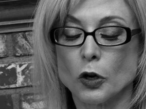 Nina Hartley, 1080p. La vieille nina prend cette course anale