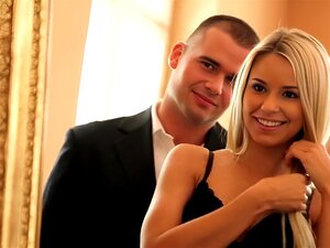 Nubile Films - Dido Hotty jouit sur une grosse queue inflexible