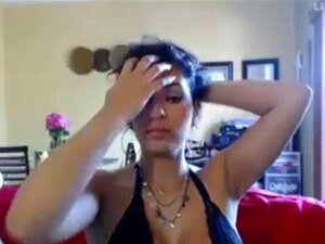 Une colombienne bien foutue se déshabille sur webcam