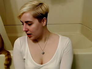 La formation de sissy de petite amie femdom inclut la chasteté, le