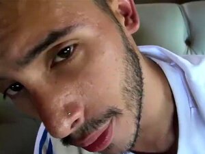 Hommes latinos mignons nus gays poilus. Certains jours sont plus