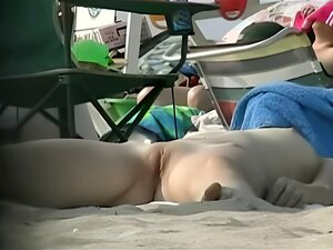 Plage Nue - Super coups de chatte. Plage Nue - Grands coups de chatte