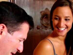 FantasyMassage Amirah Adara piégée dans une pipe