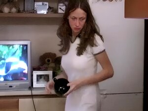 Scènes de sexe intenses à la maison pour un amateur serré