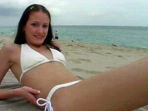 La salope sexy de la plage est fraîche de Hailey