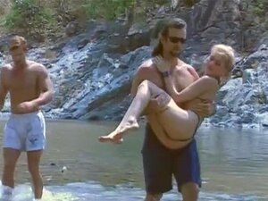 Monique Covet, DP Trio au bord de la rivière