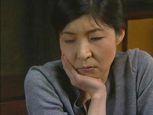 Femme japonaise se masturbant et se faisant baiser