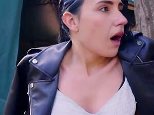 Drague d'agent public dans un parc en plein air avec du vrai sexe et