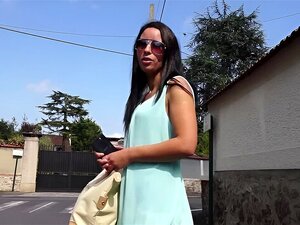 La timide beurette louna prend deux queues