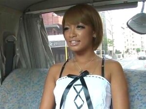 Des serveuses chaudes ***, Rumika et Rio Sakura se voient offrir un