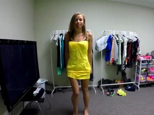 Fucking Glasses - Petite fan de mode se fait baiser