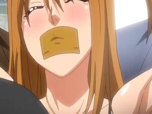 Une nana hentai bâillonnée se fait baiser en gangbang
