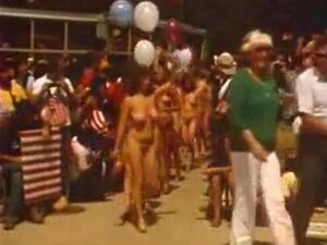 Découvrez le charme d'un concours de beauté scandaleux où des