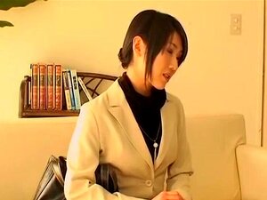 Les femmes asiatiques adorent se faire percer la chatte mouillée par