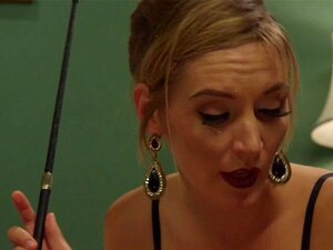 Avocate lesbienne cane couple interracial. L'avocate lesbienne Mona