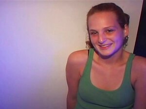 Salope de spring break prend des inconnus avec une éjaculation