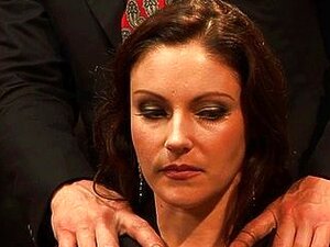 Le patron baise son employé pour montrer son appréciation