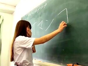 Des filles japonaises séduisantes partagent leur amour pour le sexe