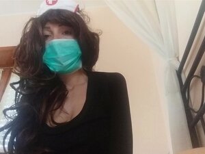 Quels seins, l’infirmière !