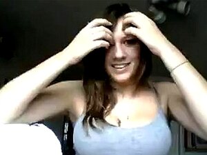 Une fille montre aux seins sa caméra porno amateur gratuit