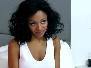 Petite ébène trempée de sperme. Petite ébène trempée de sperme