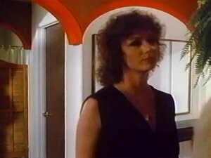 La plantureuse Janey Robbins se fait baiser dans la salle de bain