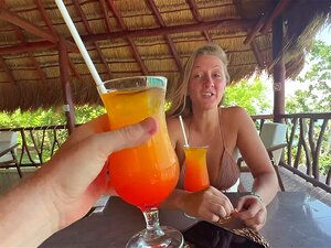 Blonde amateur ludique baisée pendant les vacances de printemps-ft.