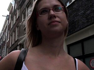 Laissez s'exprimer vos désirs avec une chaude blonde néerlandaise en