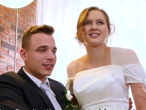 VIP4K. Un homme riche paie bien pour baiser une ado chaude le jour de