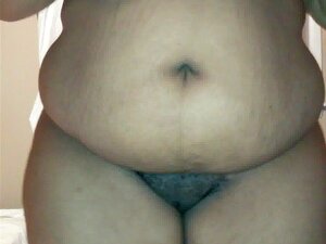 Gros ventre et seins tremblants de BBW