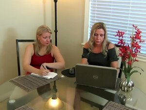 Jessica et sa belle-mère, j'aimerais baiser une blonde - Au bureau