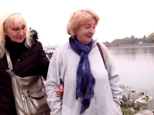 orgie anale brutale avec une grand-mère, baise en boucle