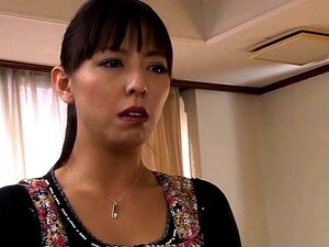 MILF orientale bien foutue en lingerie se fait défoncer la chatte