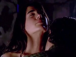 Jennifer Connelly, seins nus et baise dans un film d'amour et d'ombres