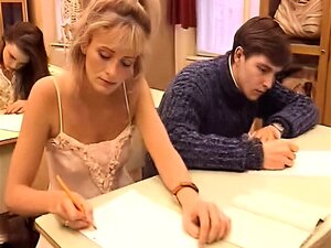 Découvrez un voyage torride dans le passé avec ces étudiantes